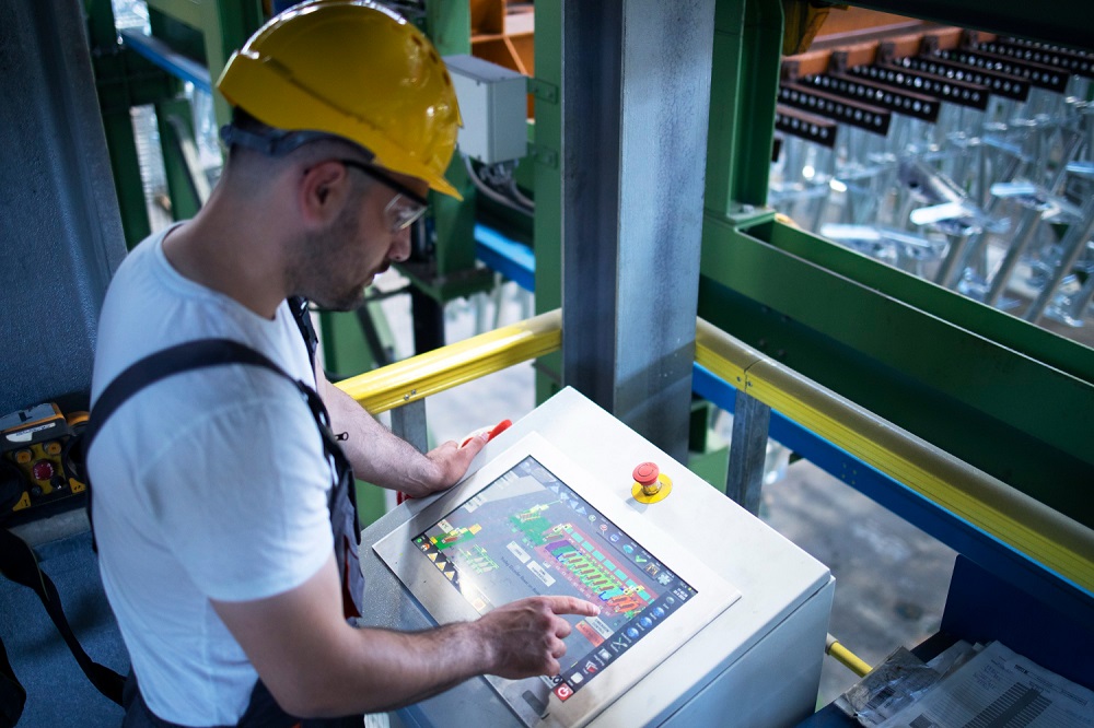 pracownik systemy kontroli produkcji